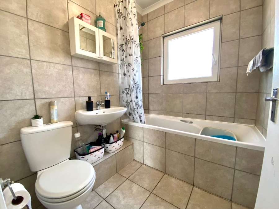 2 Bedroom Property for Sale in Klein Drakenstein Western Cape